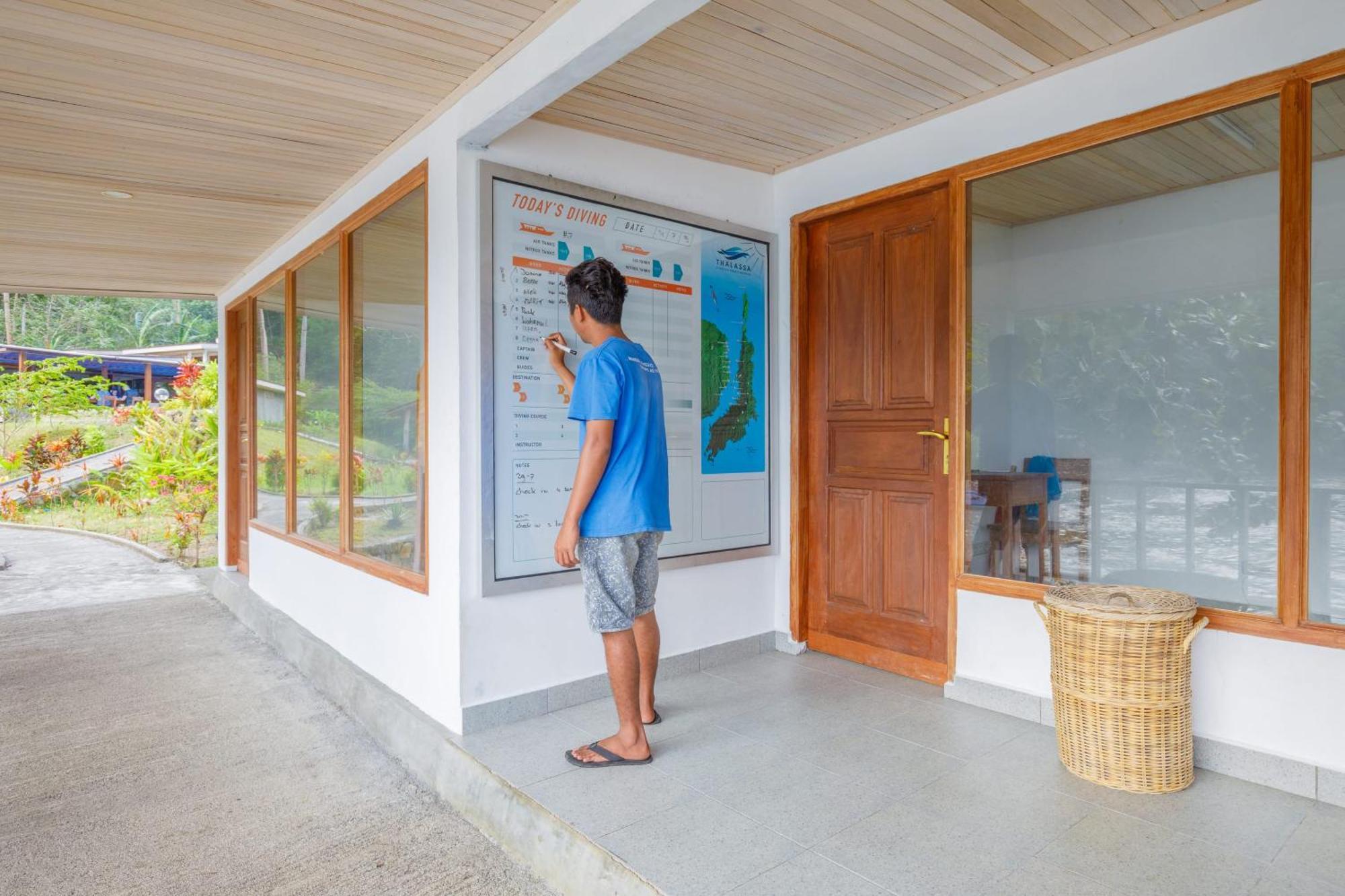 Thalassa Dive Resort Lembeh Airtembaga エクステリア 写真