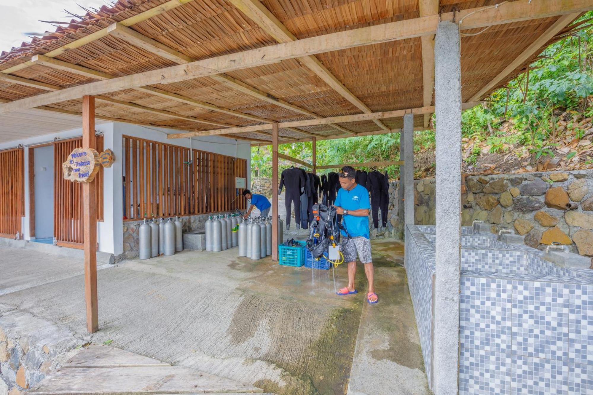 Thalassa Dive Resort Lembeh Airtembaga エクステリア 写真