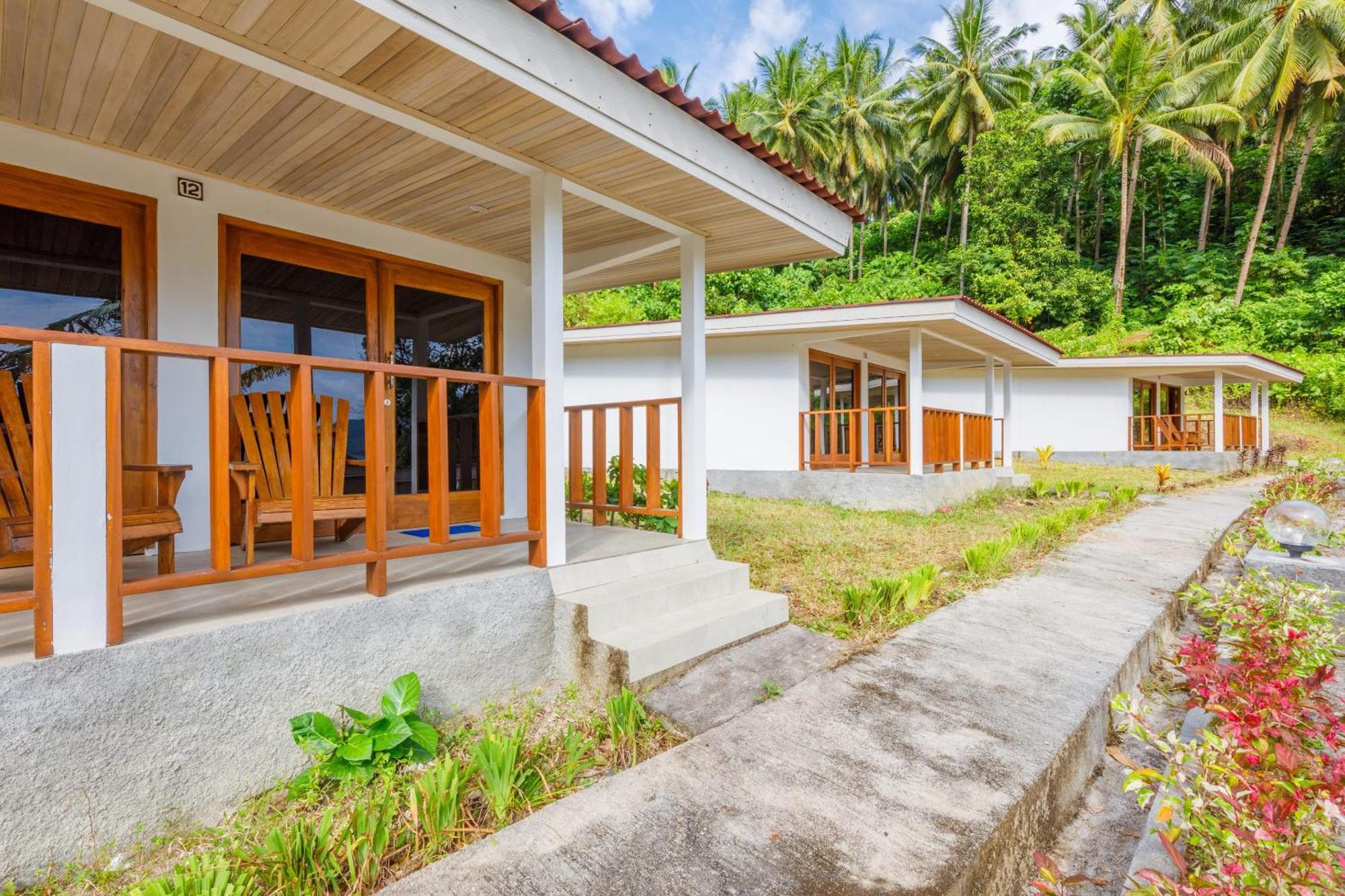 Thalassa Dive Resort Lembeh Airtembaga エクステリア 写真
